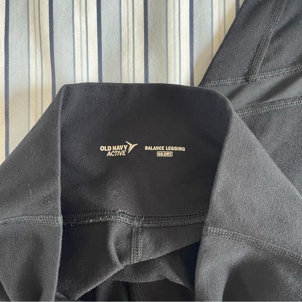 Old navy active balance legging cropped (size small) - Picture 4 of 4
